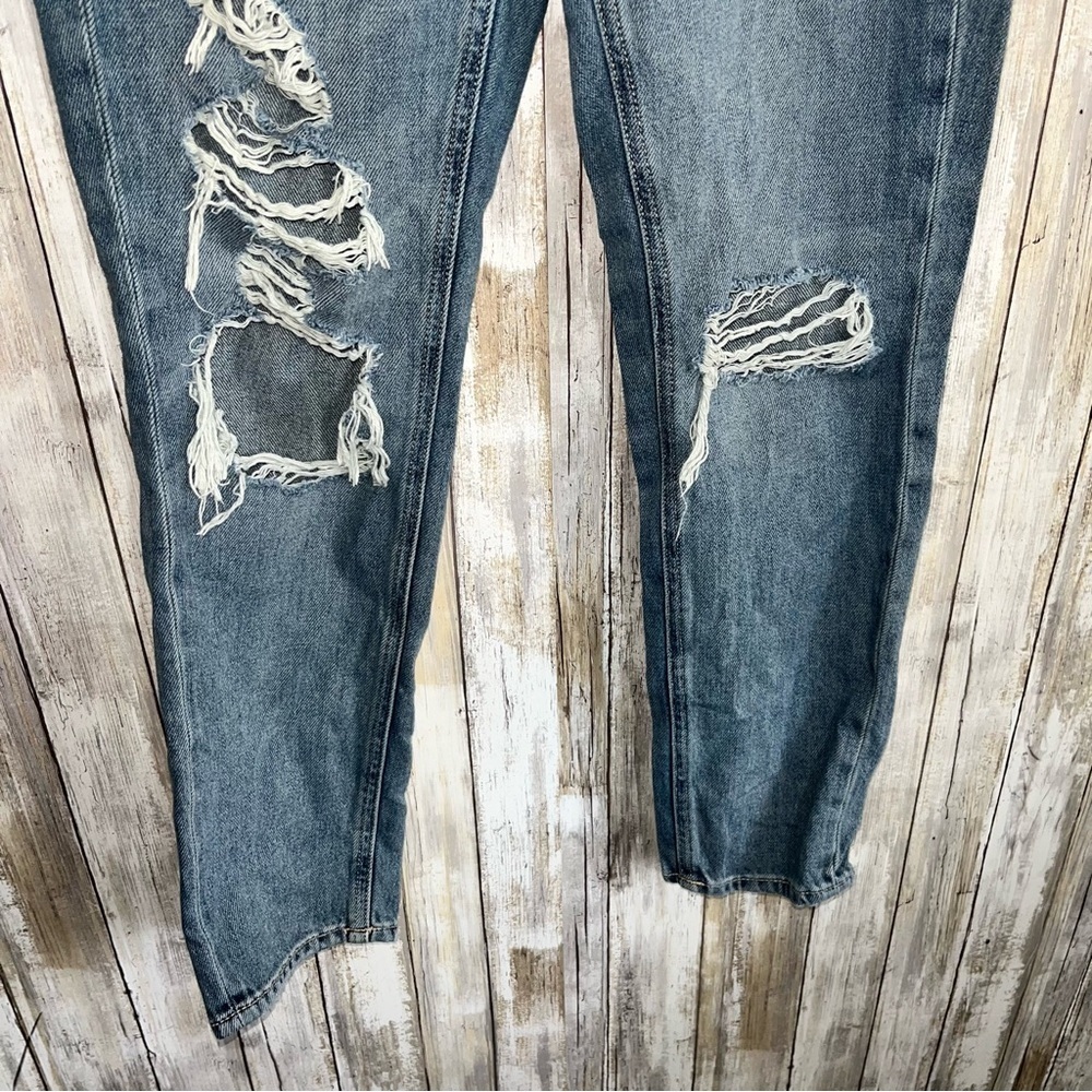 American Eagle Tomgirl High Rise Button Distressed Regular Wash Women’s 4 - Picture 4 of 8
